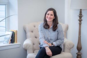 Dr. Vanessa Gomes, PhD – Trauma therapist New York