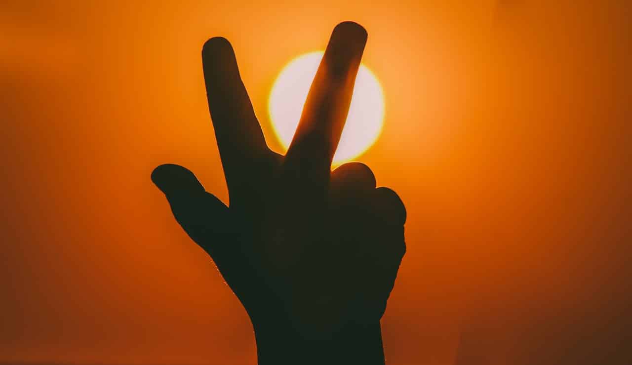 Hand reaching toward sunlight symbolizing hope and positive change through cognitive behavioral therapy